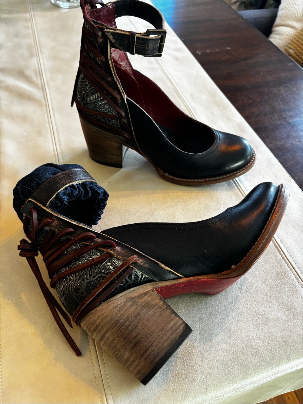 New in box Freebird by Steven Leather Raeanne with hand tooled detail - Picture 3 of 9